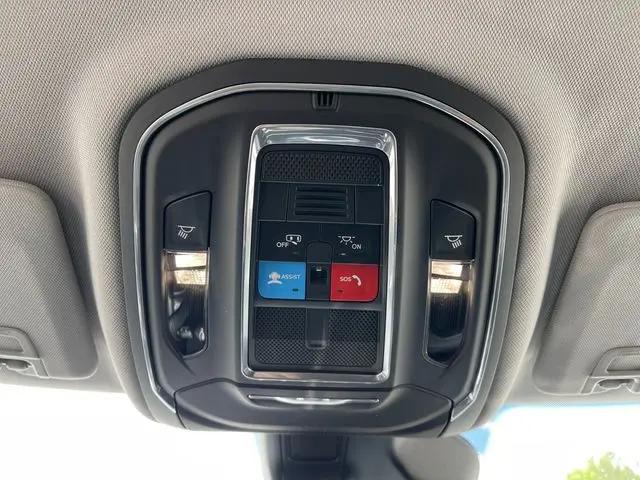 2023 Jeep Grand Cherokee Laredo 4x4