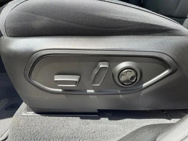 2023 Jeep Grand Cherokee Laredo 4x4