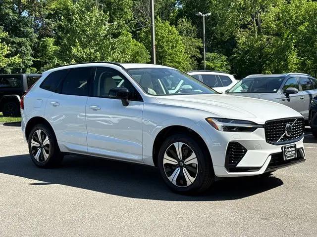 2024 Volvo XC60 Recharge T8 Core Dark Theme