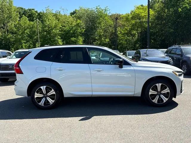 2024 Volvo XC60 Recharge T8 Core Dark Theme