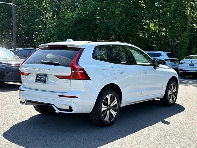 2024 Volvo XC60 Recharge T8 Core Dark Theme