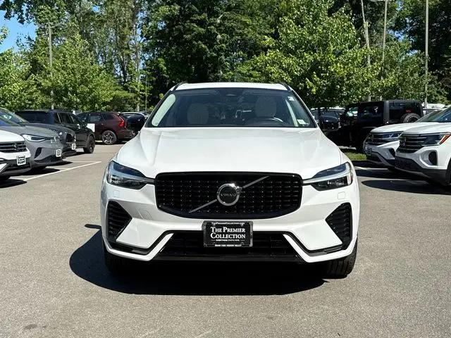 2024 Volvo XC60 Recharge T8 Core Dark Theme