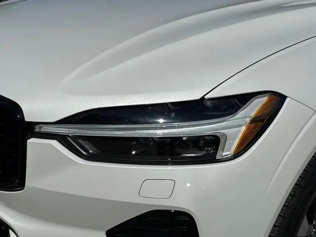 2024 Volvo XC60 Recharge T8 Core Dark Theme
