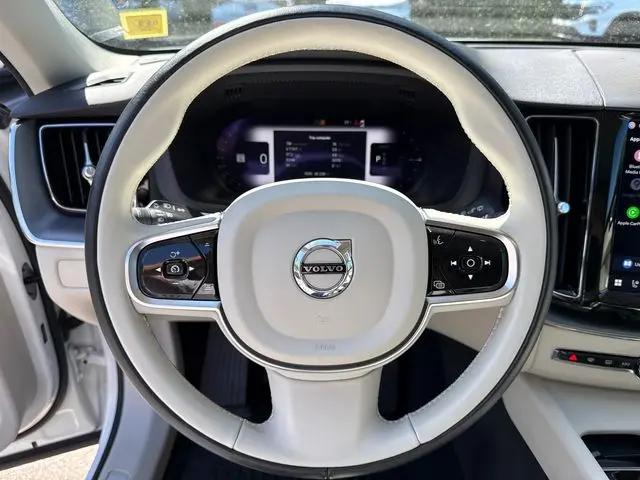 2024 Volvo XC60 Recharge T8 Core Dark Theme