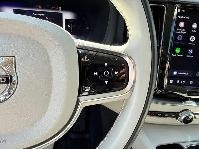 2024 Volvo XC60 Recharge T8 Core Dark Theme