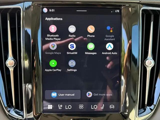 2024 Volvo XC60 Recharge T8 Core Dark Theme