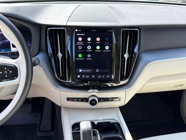 2024 Volvo XC60 Recharge T8 Core Dark Theme