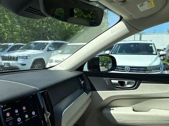 2024 Volvo XC60 Recharge T8 Core Dark Theme