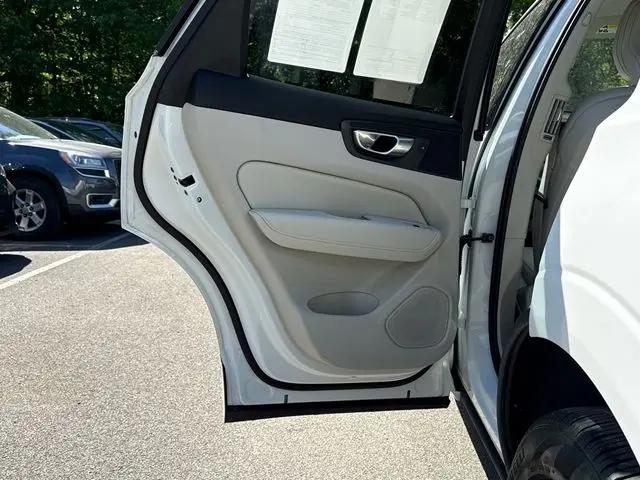 2024 Volvo XC60 Recharge T8 Core Dark Theme