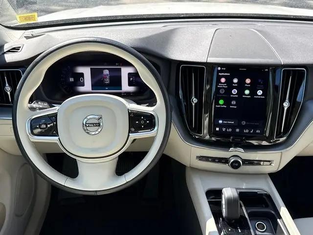 2024 Volvo XC60 Recharge T8 Core Dark Theme