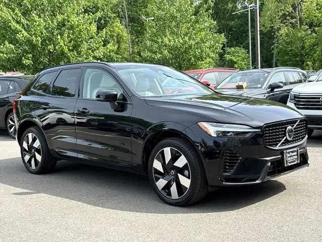 2023 Volvo XC60 Recharge T8 Plus Dark Theme