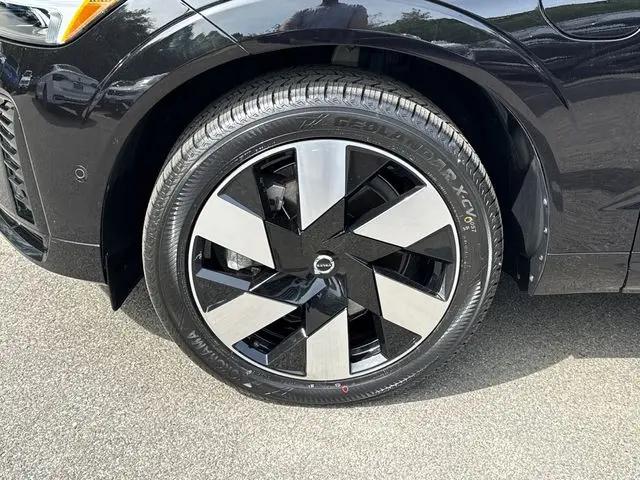 2023 Volvo XC60 Recharge T8 Plus Dark Theme