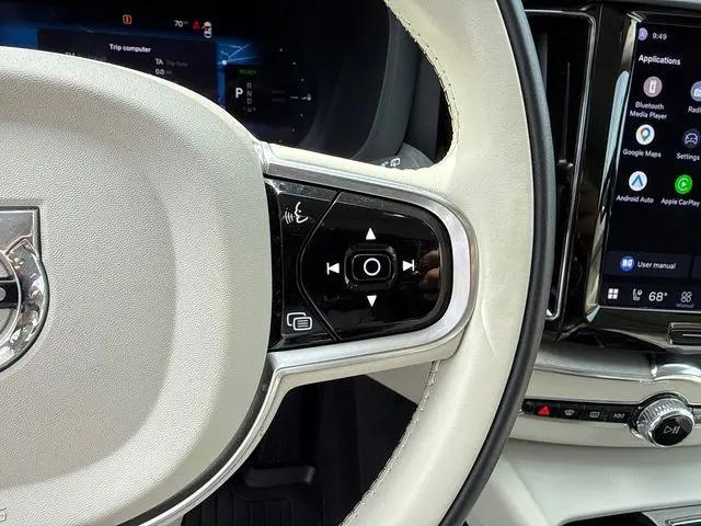 2023 Volvo XC60 Recharge T8 Plus Dark Theme