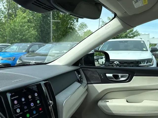 2023 Volvo XC60 Recharge T8 Plus Dark Theme
