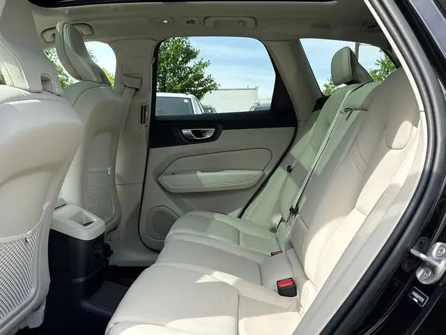 2023 Volvo XC60 Recharge T8 Plus Dark Theme