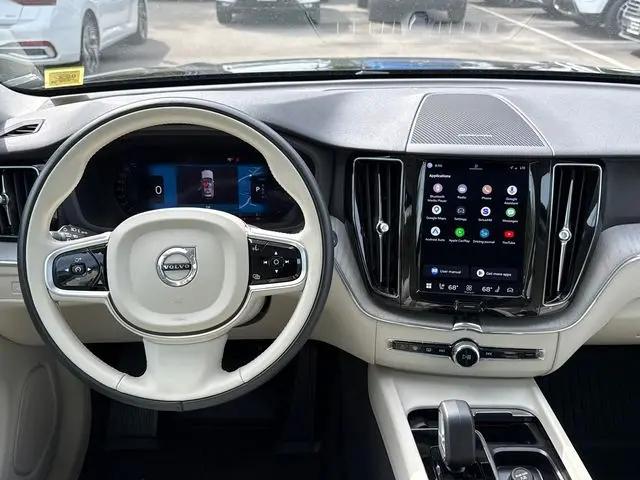 2023 Volvo XC60 Recharge T8 Plus Dark Theme