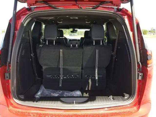 2027 Chrysler Pacifica Select