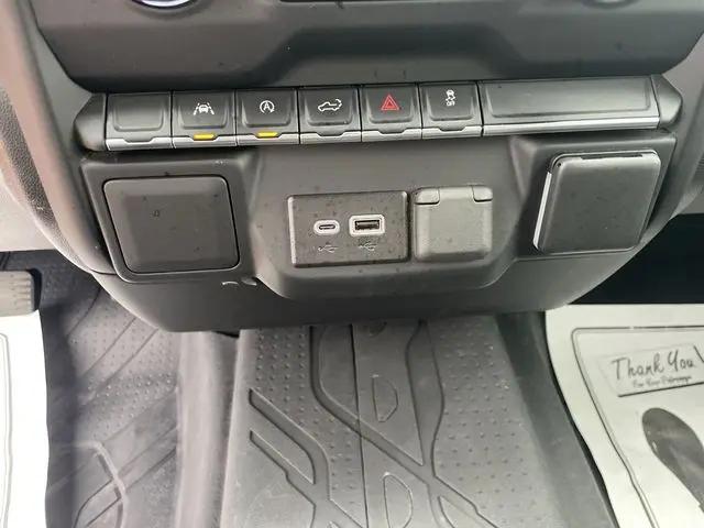 2024 Chevrolet Silverado 1500 4WD Crew Cab Short Bed Custom