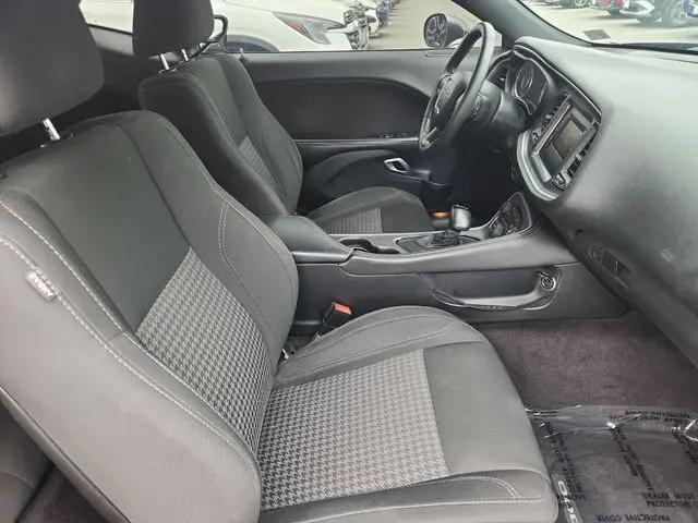 2016 Dodge Challenger SXT