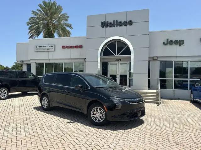 2027 Chrysler Pacifica Select for sale in Stuart, FL