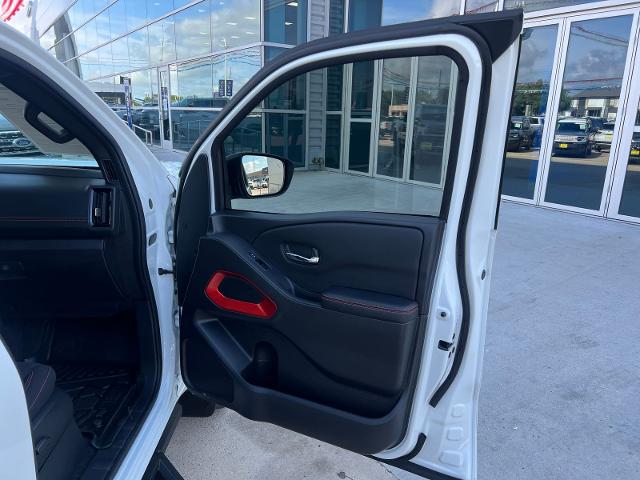 2025 Nissan Frontier Crew Cab PRO-4X 4x4