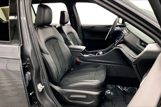 2025 Jeep Grand Cherokee L Altitude 4x2