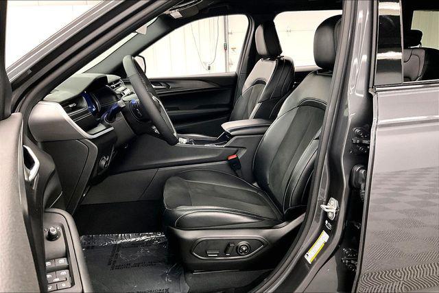 2025 Jeep Grand Cherokee L Altitude 4x2