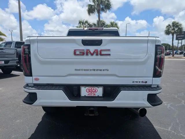 2024 GMC Sierra 2500HD 4WD Crew Cab Standard Bed AT4