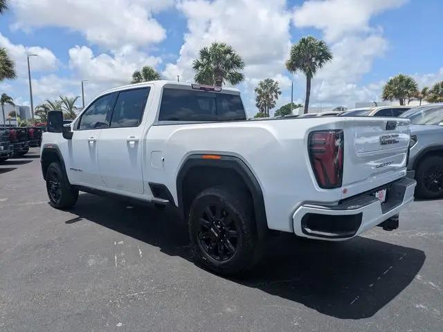 2024 GMC Sierra 2500HD 4WD Crew Cab Standard Bed AT4