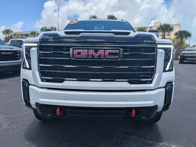 2024 GMC Sierra 2500HD 4WD Crew Cab Standard Bed AT4