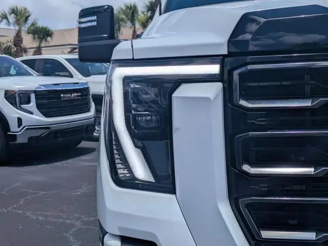 2024 GMC Sierra 2500HD 4WD Crew Cab Standard Bed AT4
