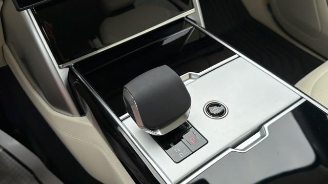 2026 Land Rover Range Rover P400 SE