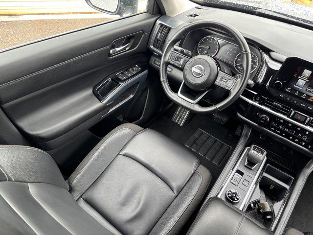 2025 Nissan Pathfinder SL 4WD