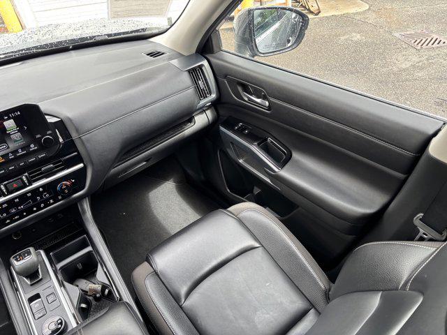 2025 Nissan Pathfinder SL 4WD