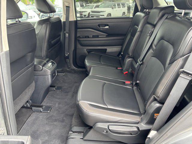 2025 Nissan Pathfinder SL 4WD