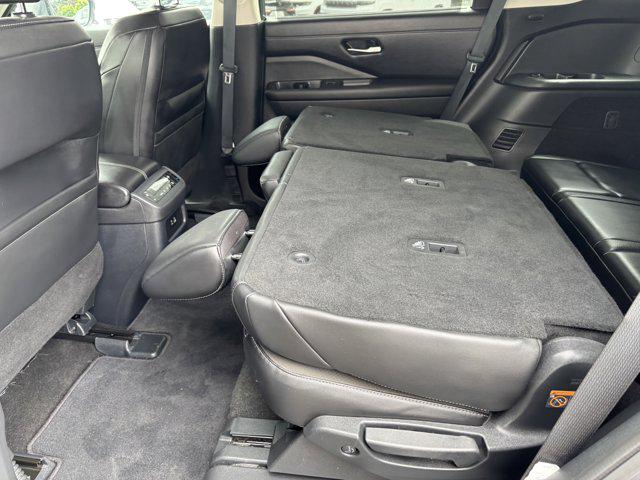 2025 Nissan Pathfinder SL 4WD