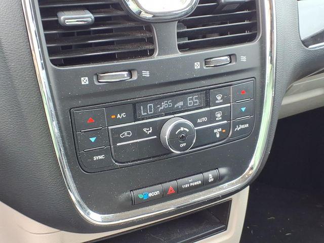 2015 Chrysler Town & Country Touring