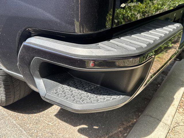 2022 Chevrolet Silverado 1500 2WD Crew Cab Short Bed Custom