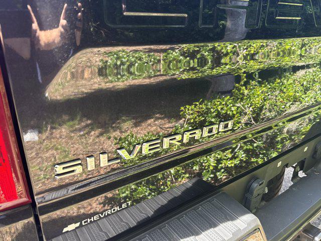 2022 Chevrolet Silverado 1500 2WD Crew Cab Short Bed Custom