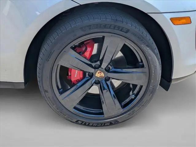 2023 Porsche Macan T