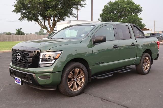 2024 Nissan Titan Crew Cab SV 4x2