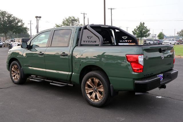 2024 Nissan Titan Crew Cab SV 4x2