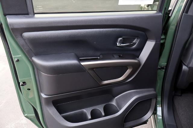2024 Nissan Titan Crew Cab SV 4x2