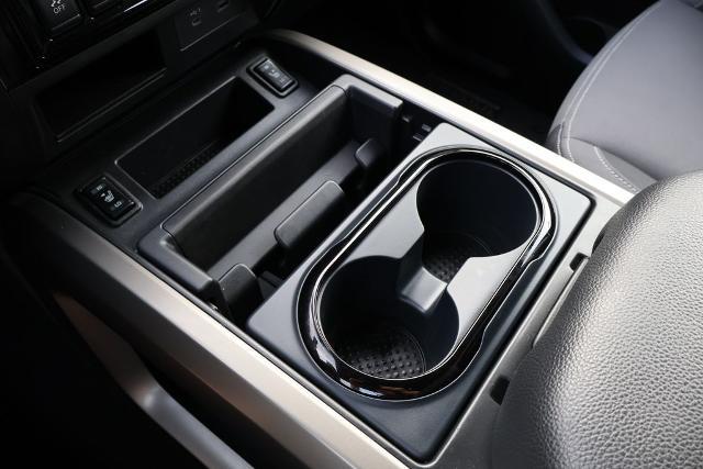 2024 Nissan Titan Crew Cab SV 4x2