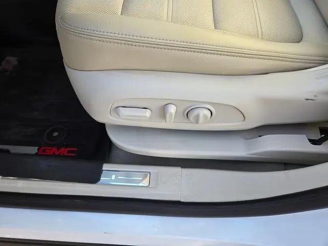2023 GMC Acadia AWD Denali