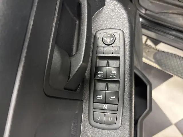 2017 Ram 1500 Express Quad Cab 4x4 6'4" Box