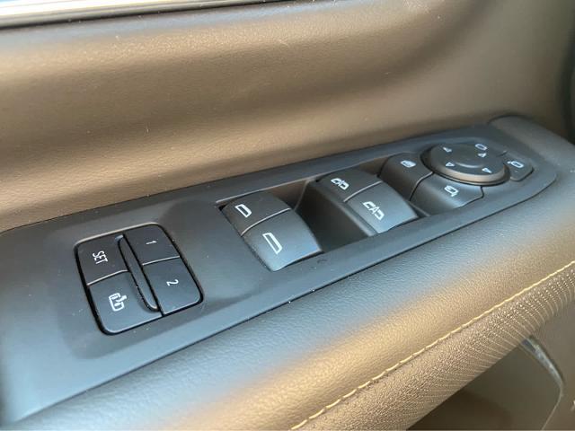 2024 GMC Yukon XL 4WD SLT