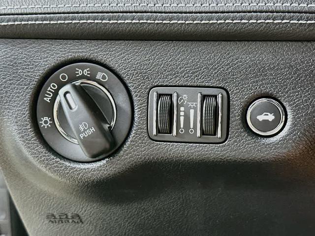 2023 Chrysler 300 300C