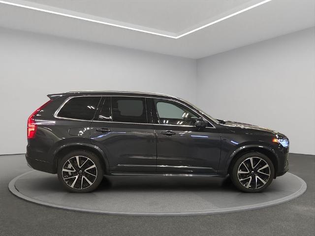 2022 Volvo XC90 T6 Momentum 7 Passenger