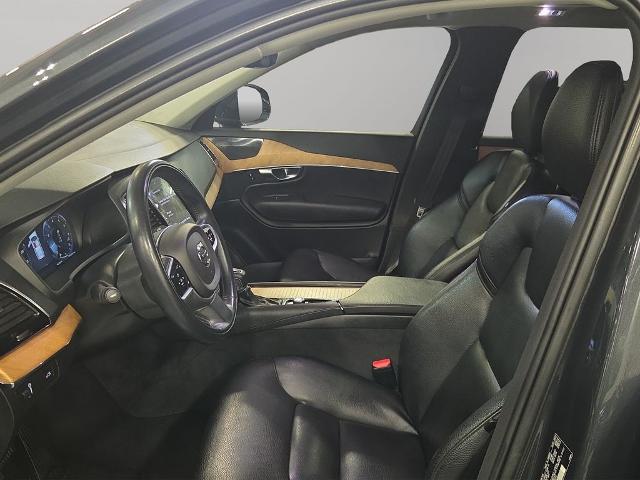 2022 Volvo XC90 T6 Momentum 7 Passenger